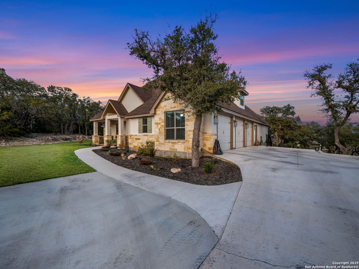 2221 Cascada Parkway