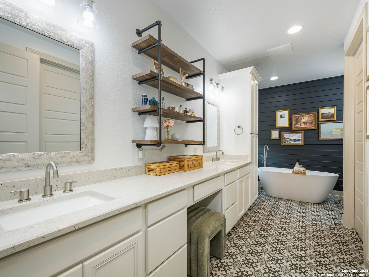 2221 Cascada Parkway