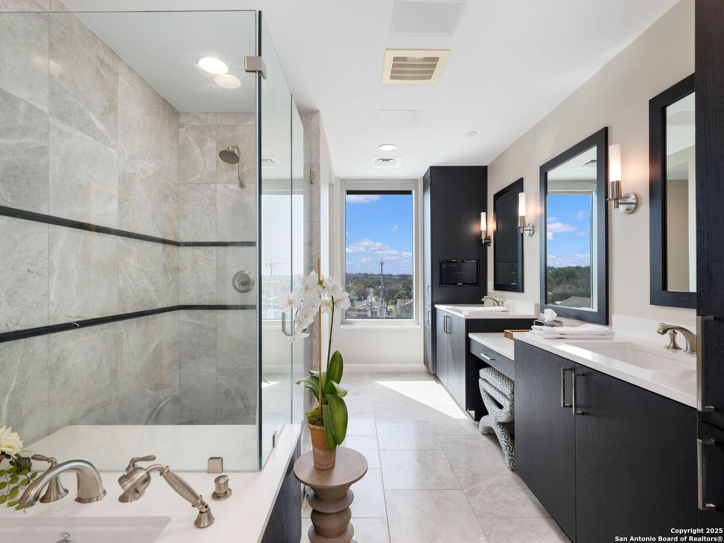 4242 Broadway 303
