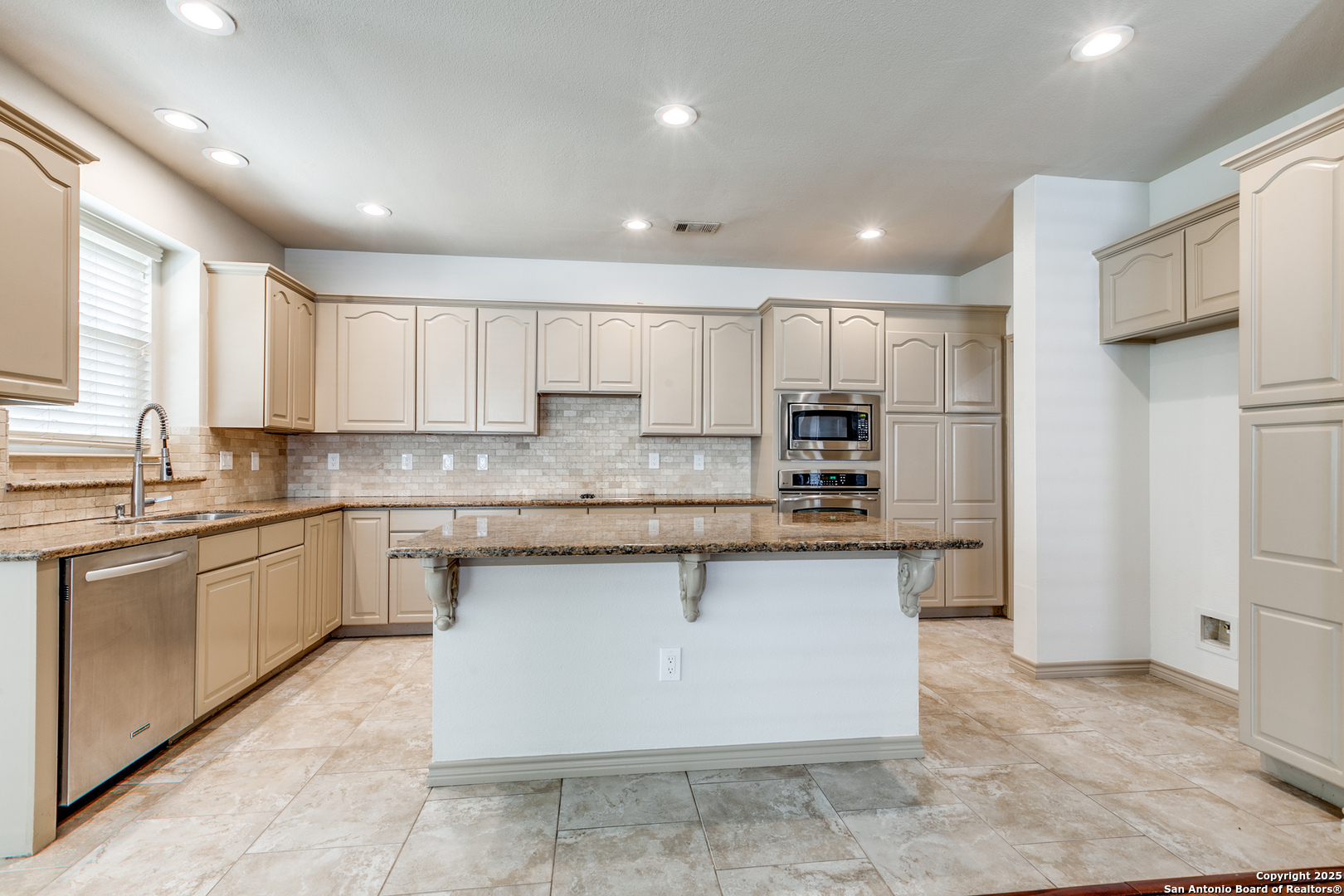 6841 Willow Oak