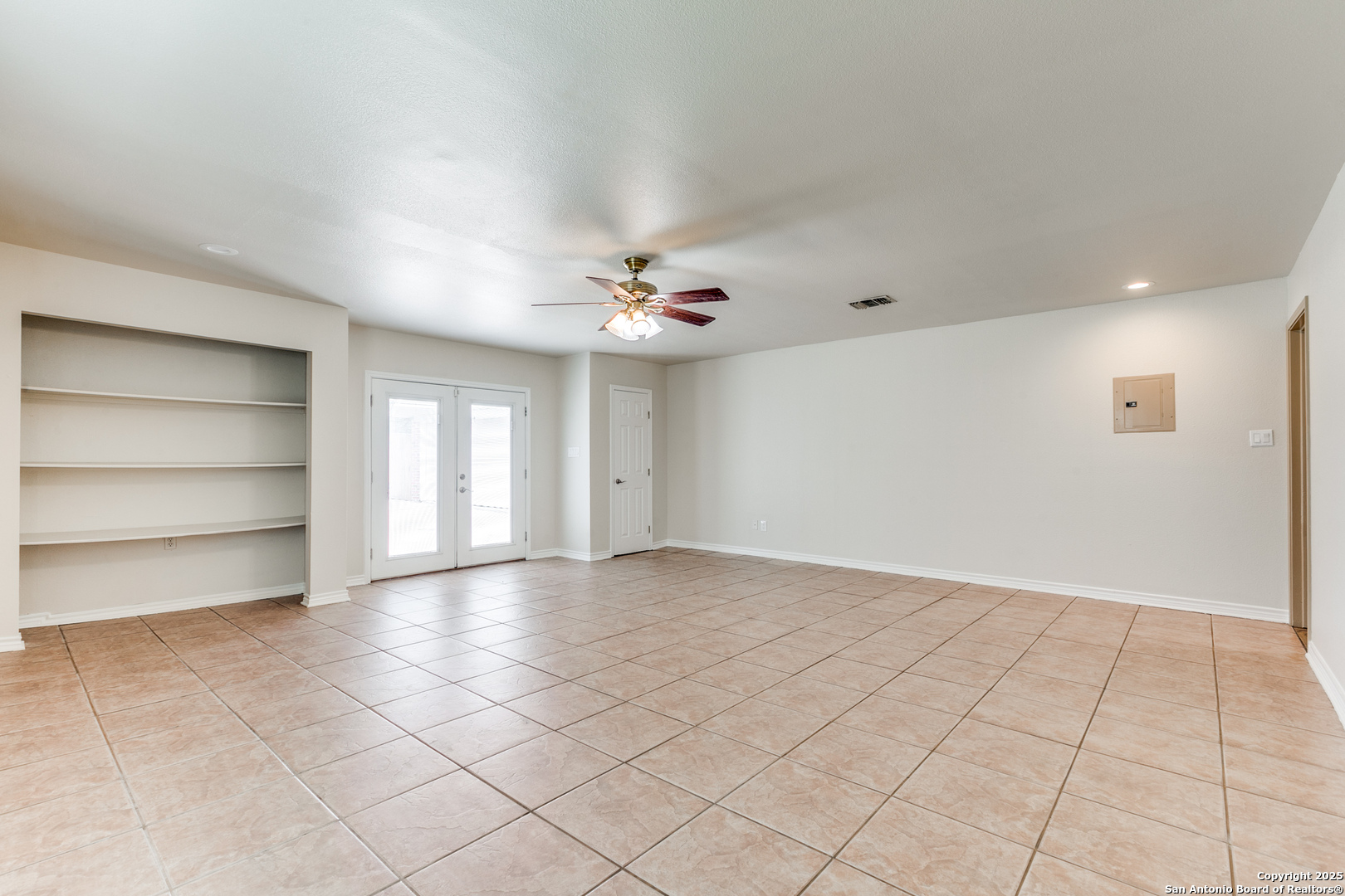 6841 Willow Oak