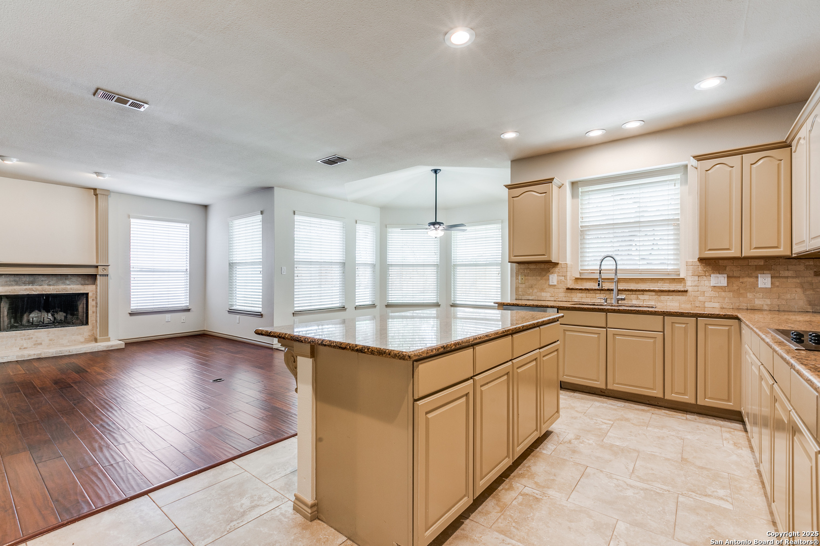 6841 Willow Oak