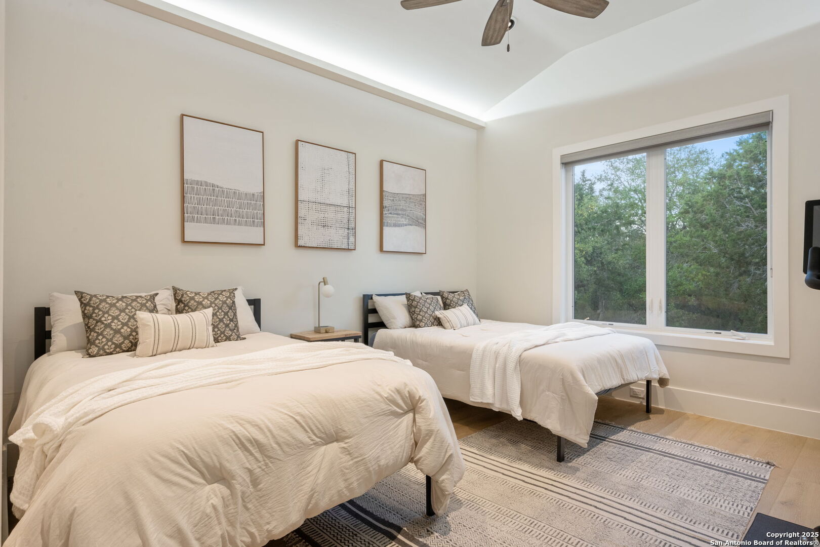 25026 Caliza Cove