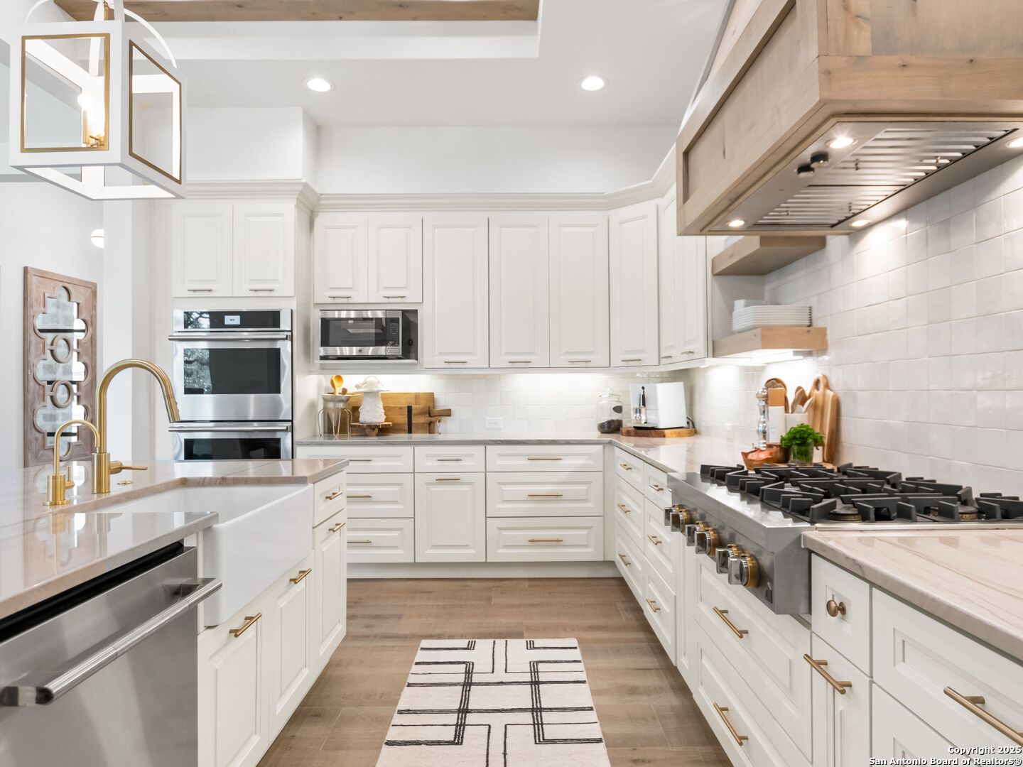 8030 Colonial Woods