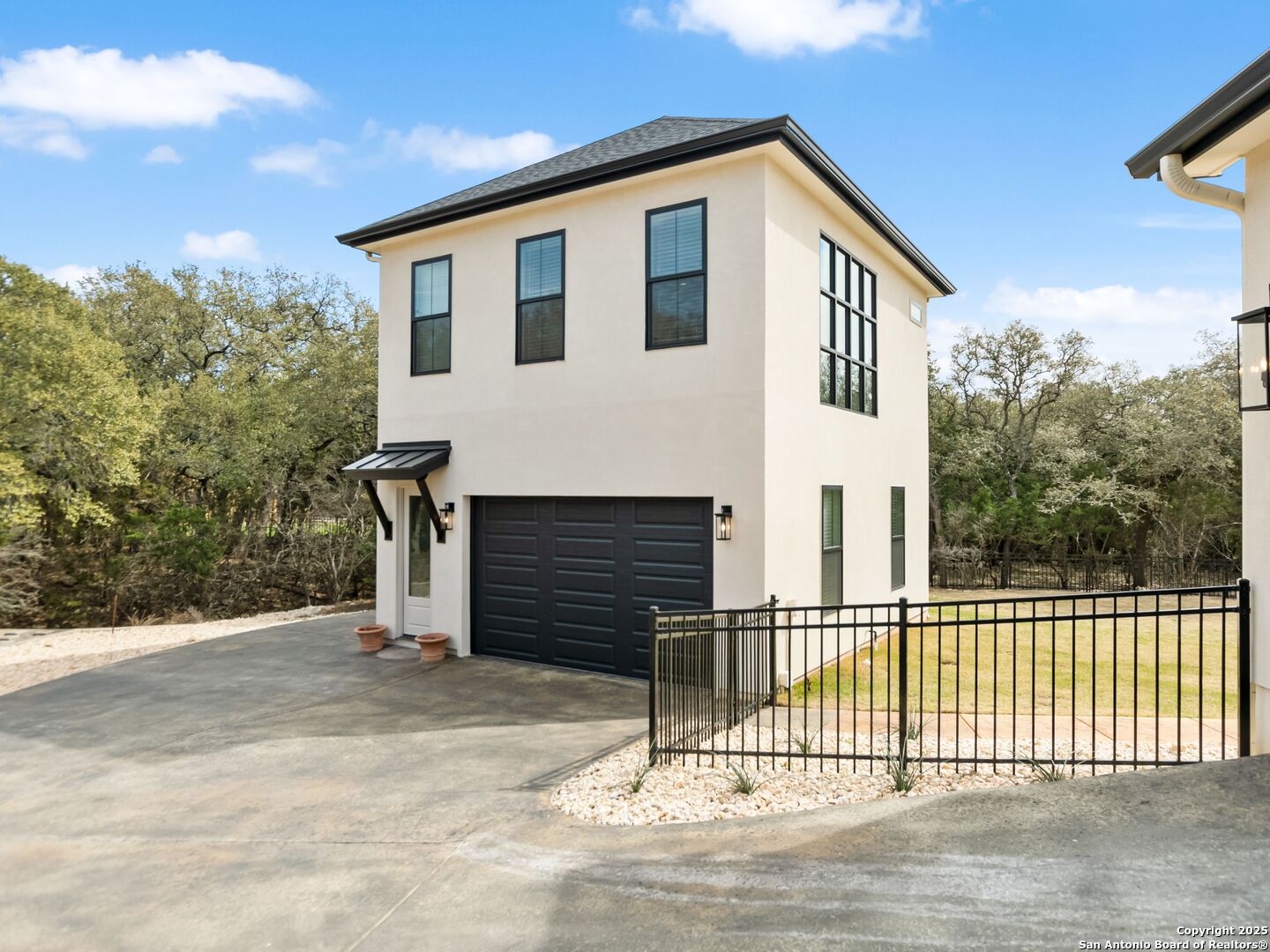 8030 Colonial Woods