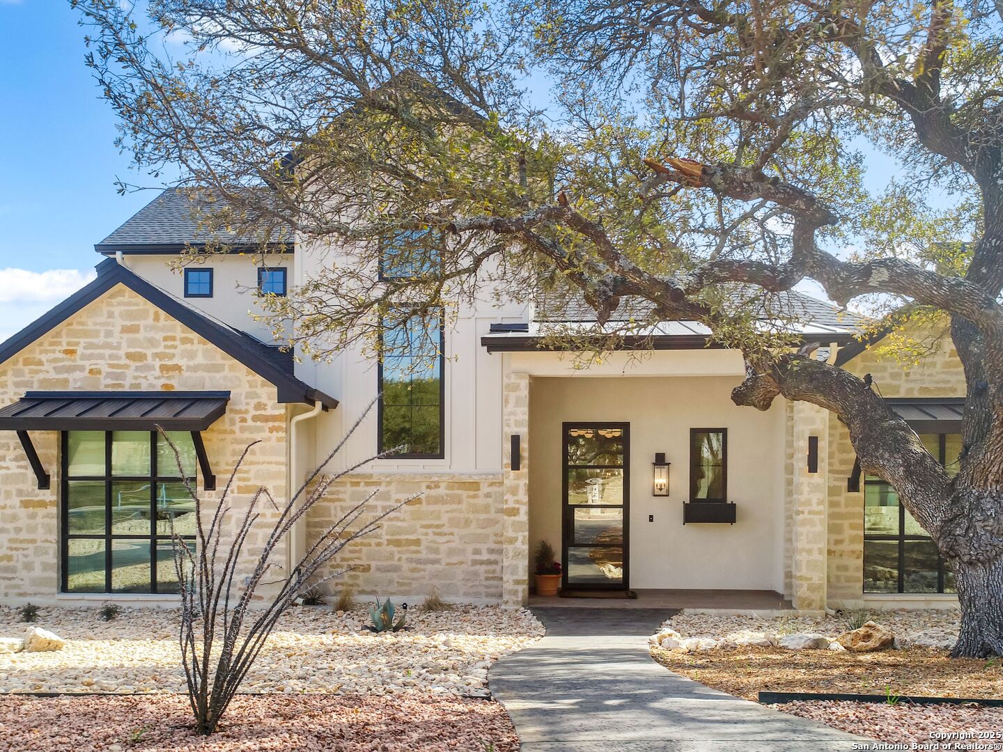 8030 Colonial Woods