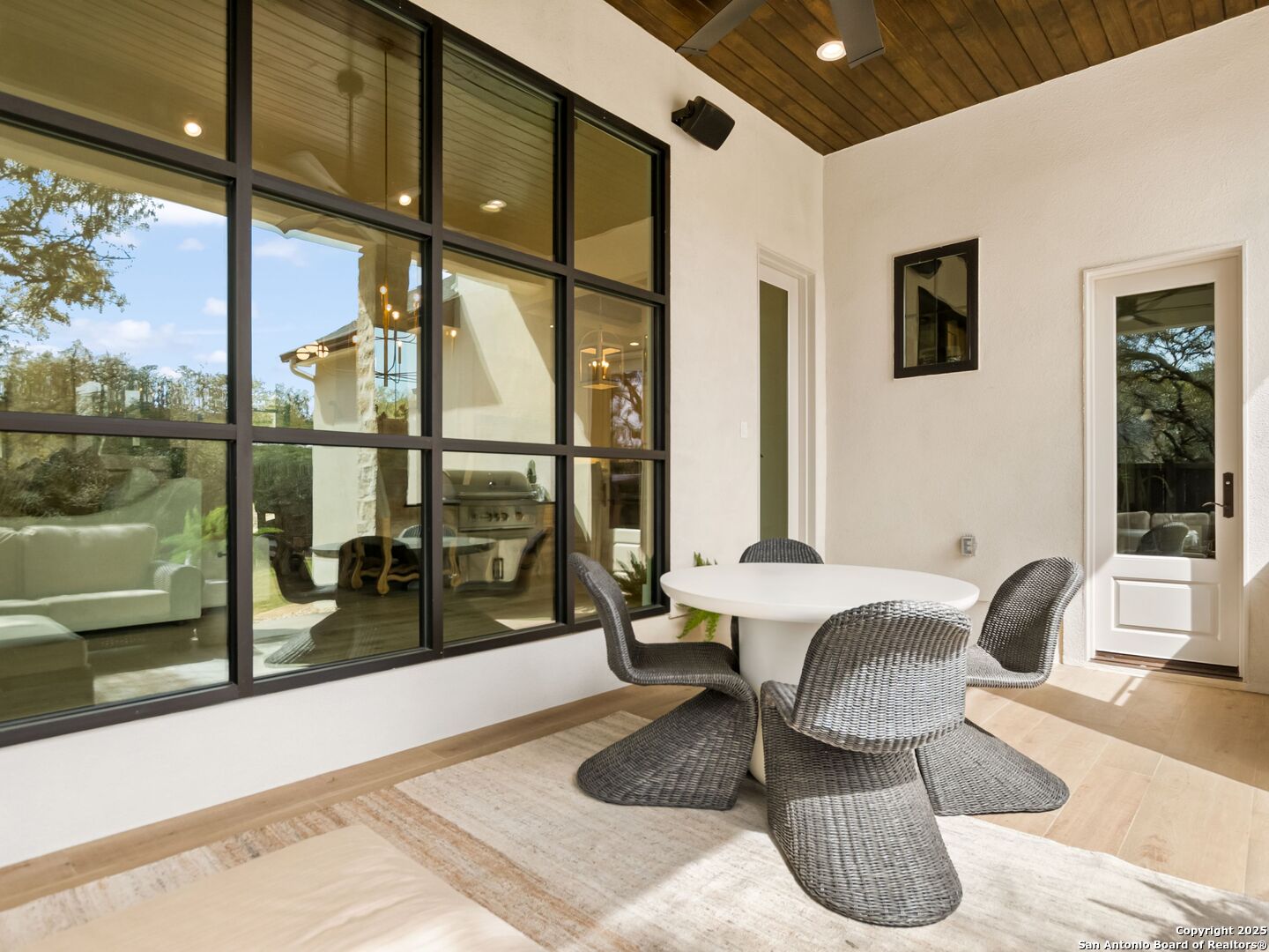 8030 Colonial Woods