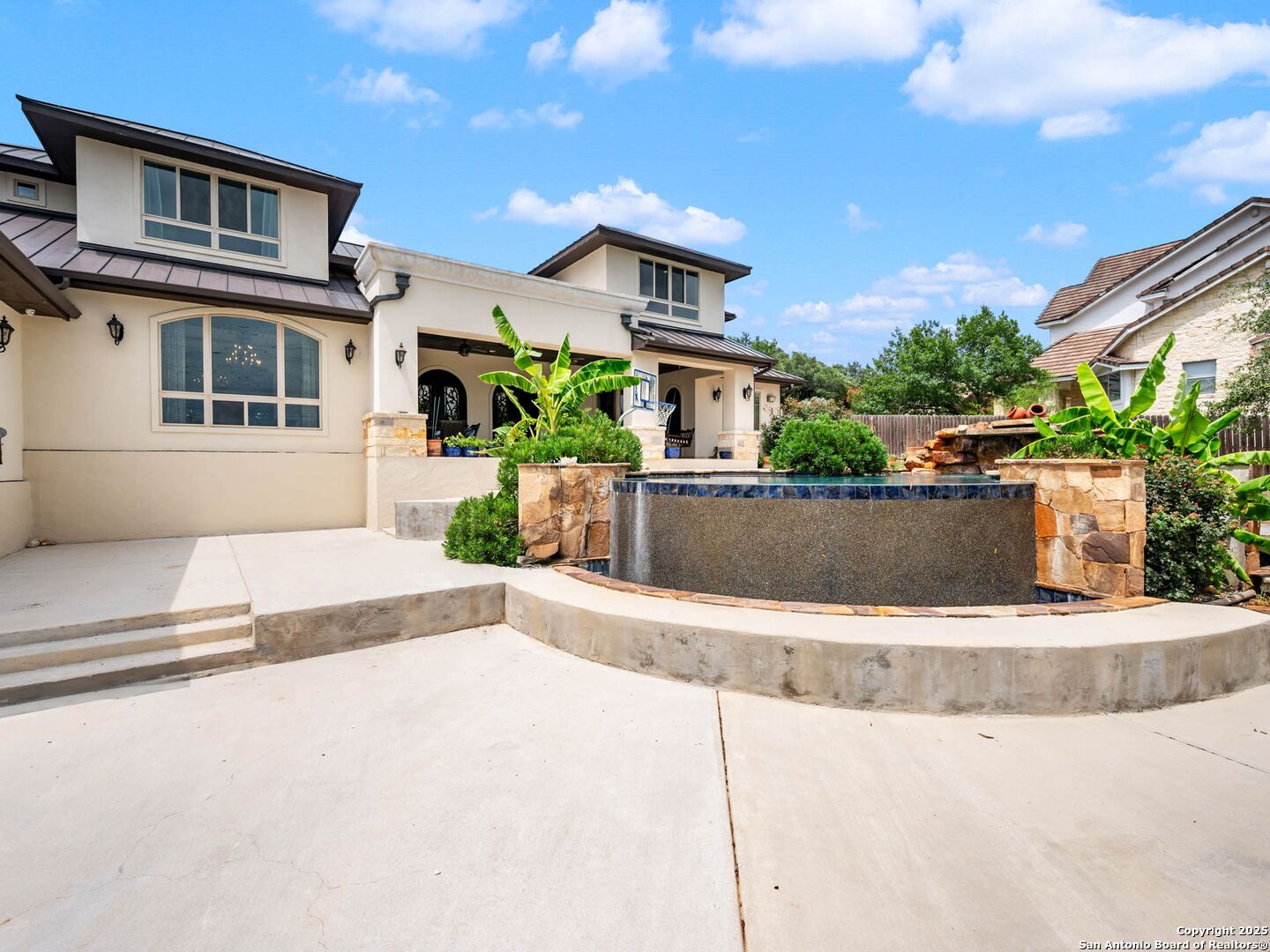 1402 Grey Flint Cove