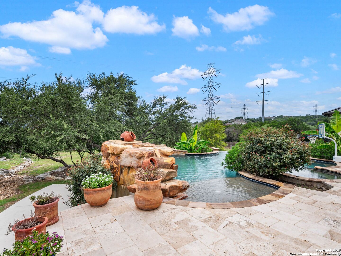 1402 Grey Flint Cove