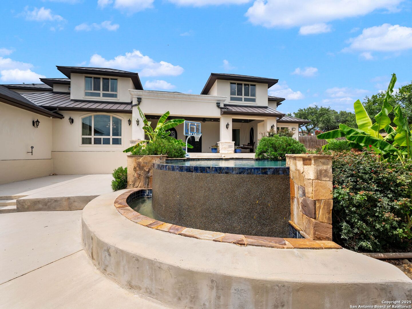 1402 Grey Flint Cove