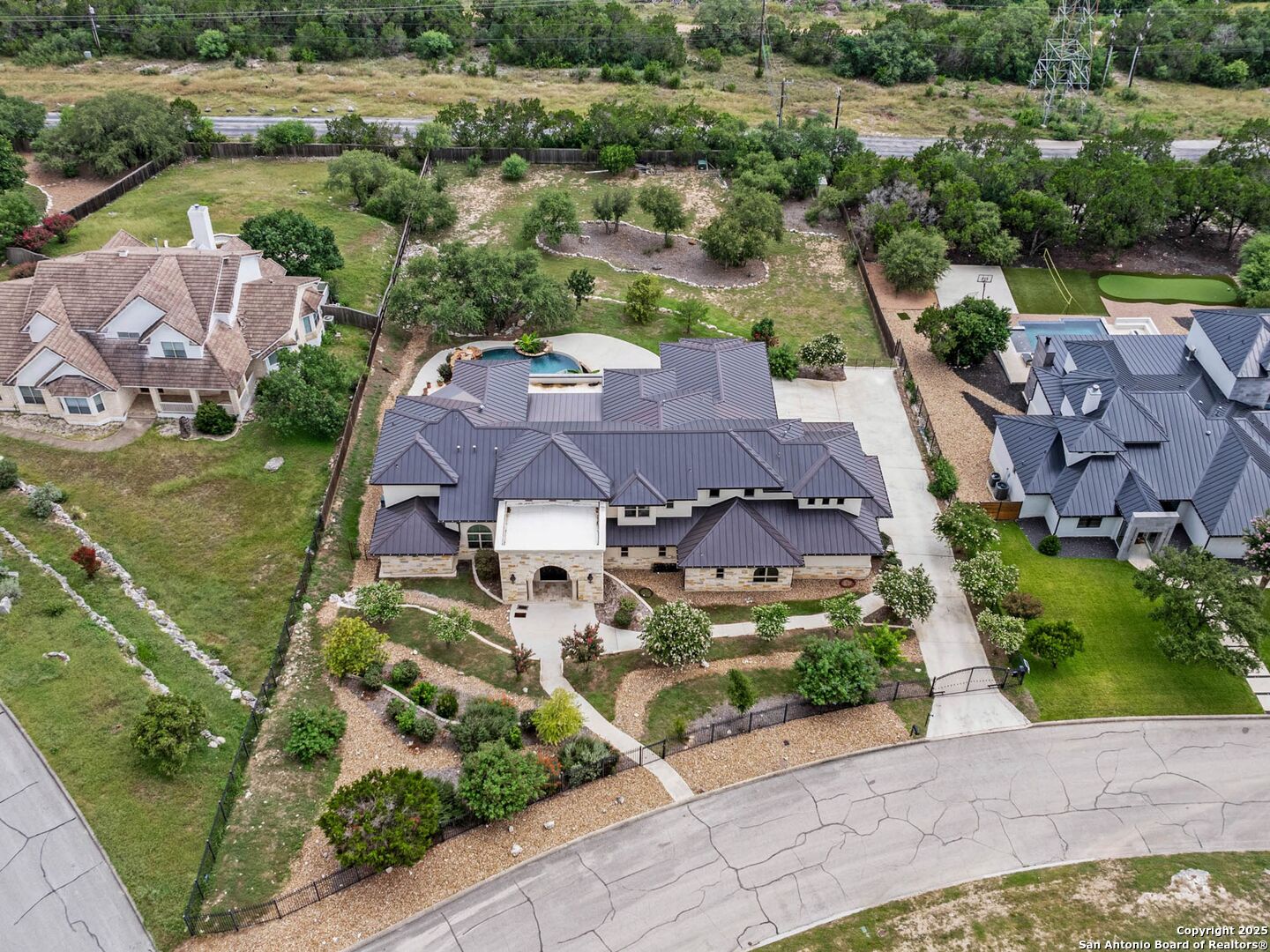 1402 Grey Flint Cove