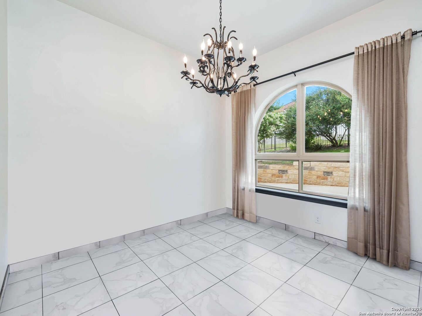 1402 Grey Flint Cove