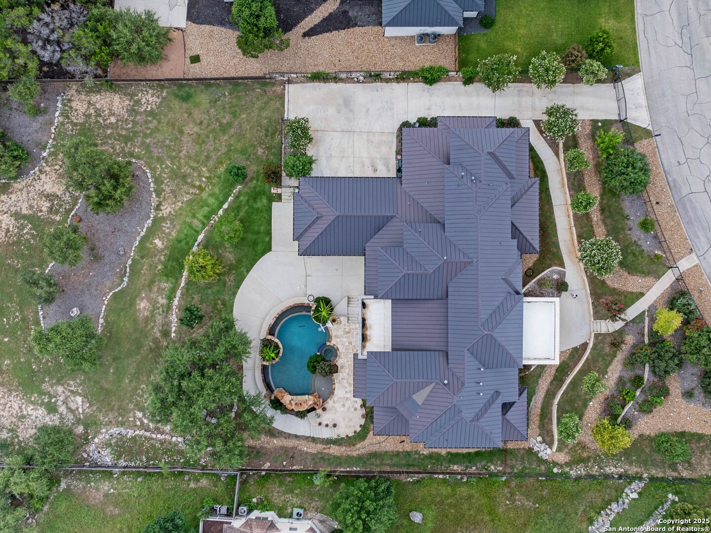 1402 Grey Flint Cove