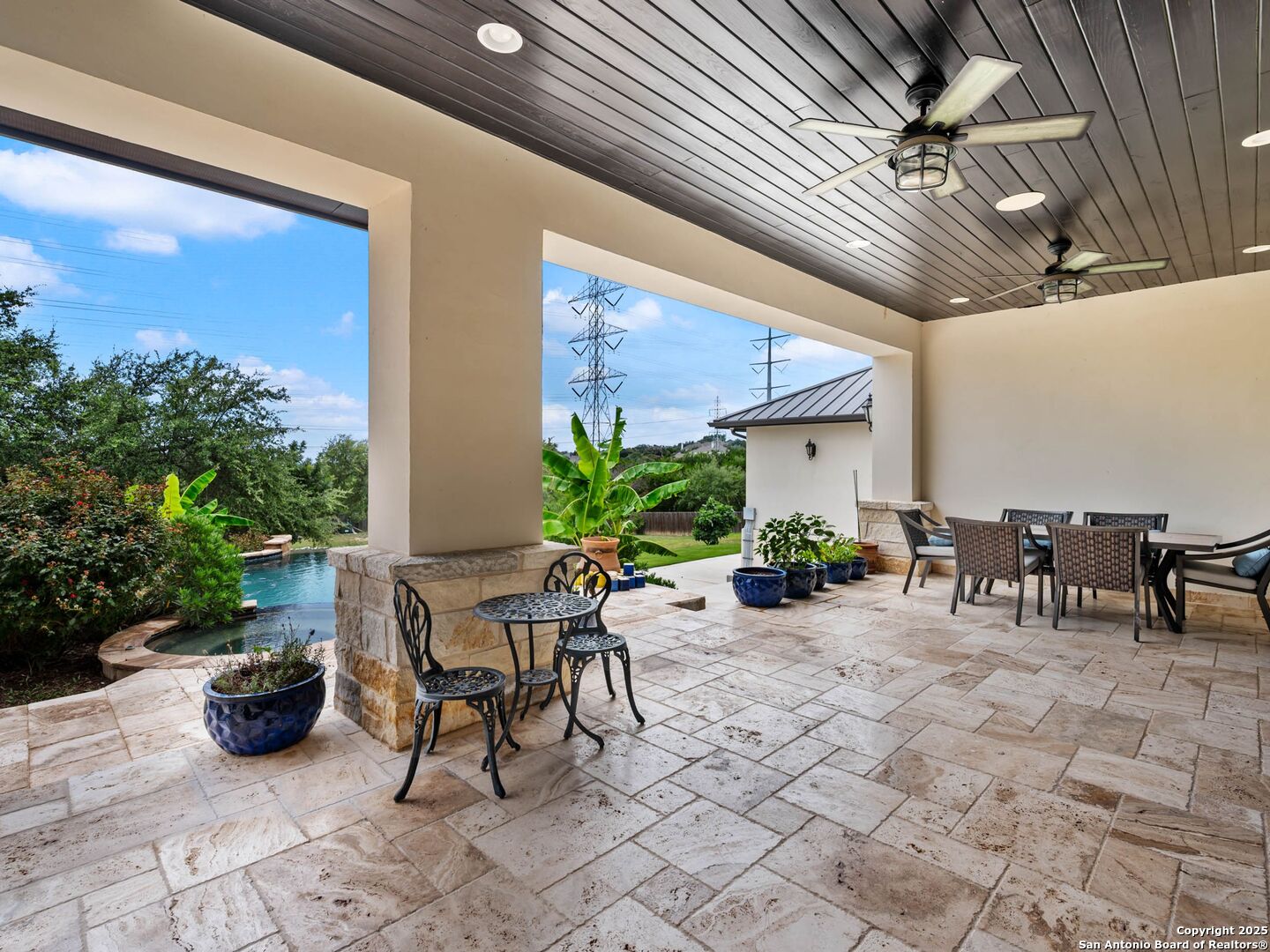 1402 Grey Flint Cove