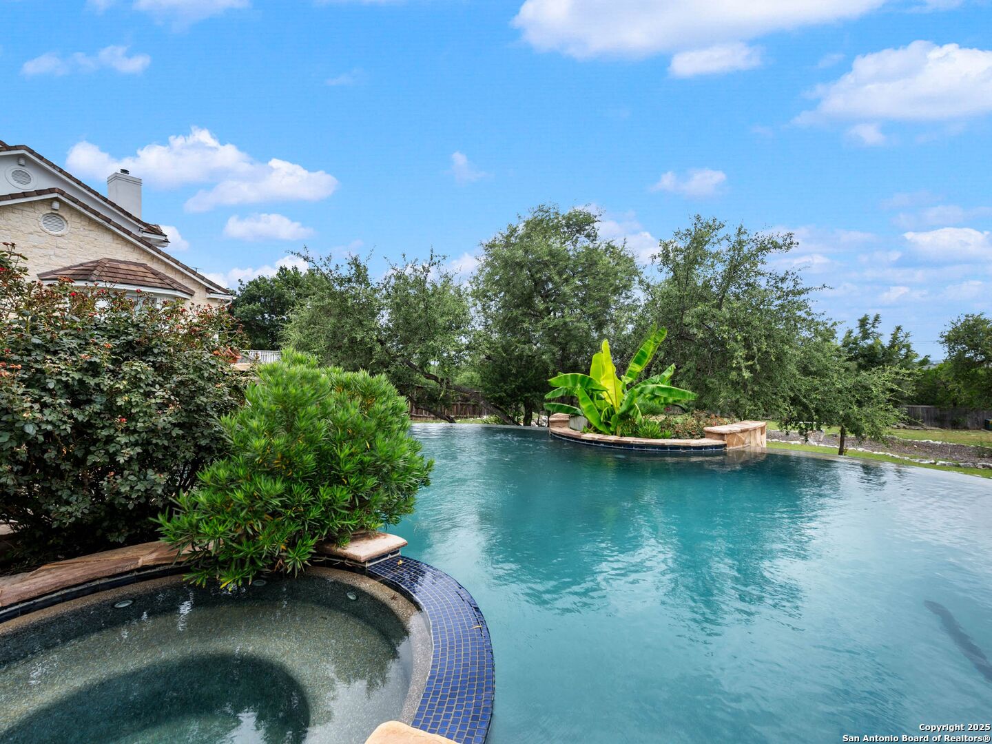 1402 Grey Flint Cove