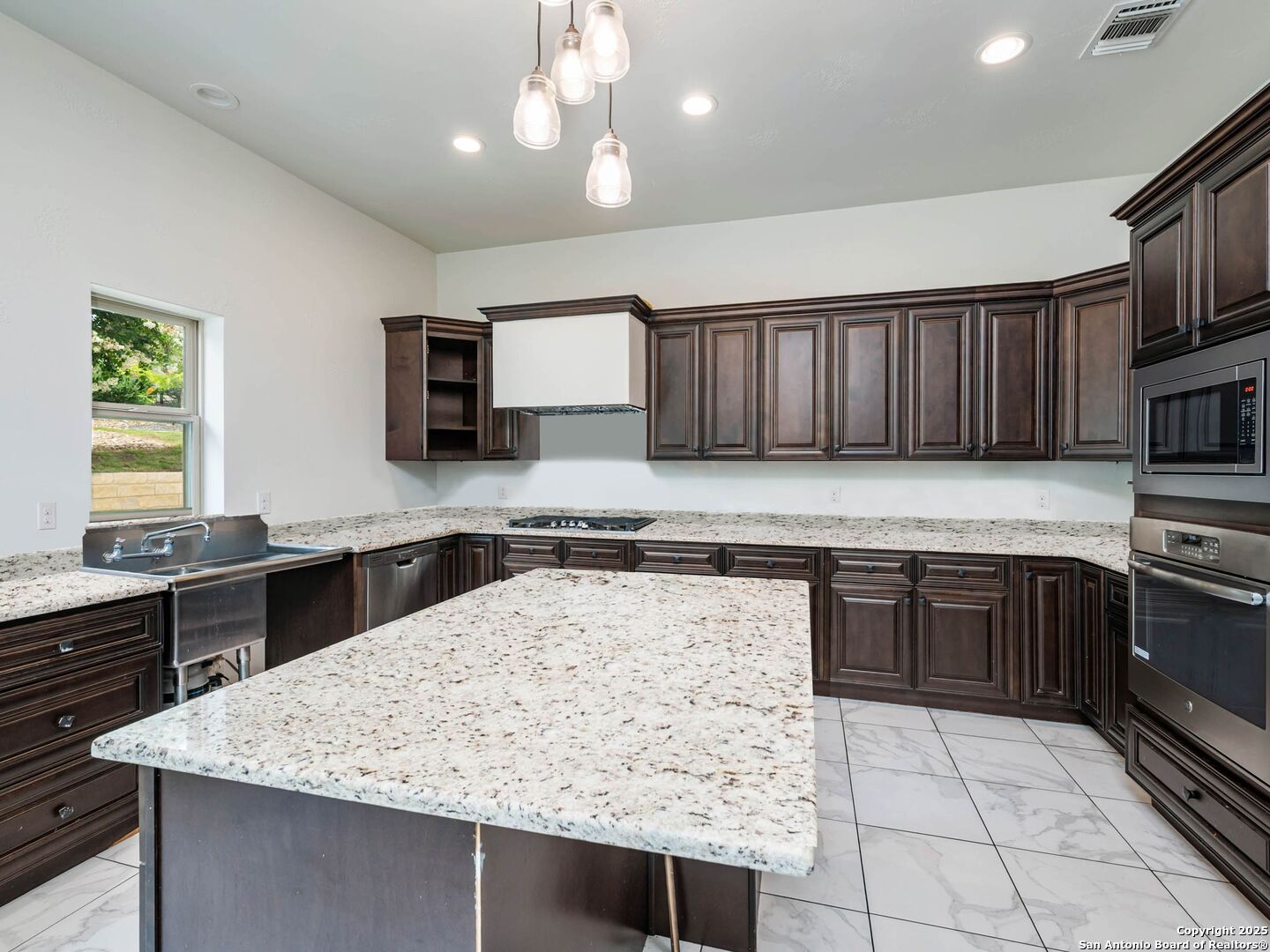 1402 Grey Flint Cove