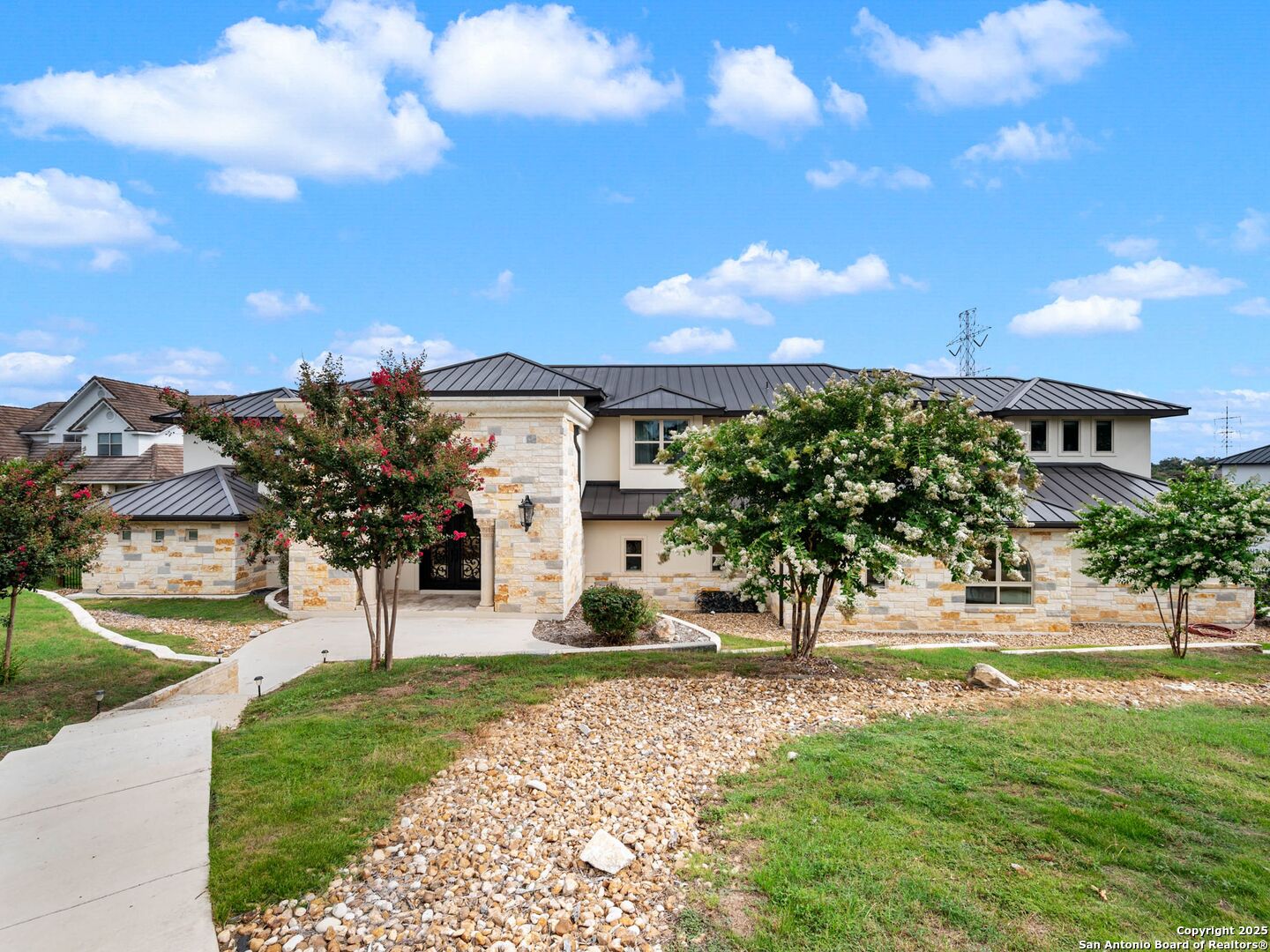 1402 Grey Flint Cove