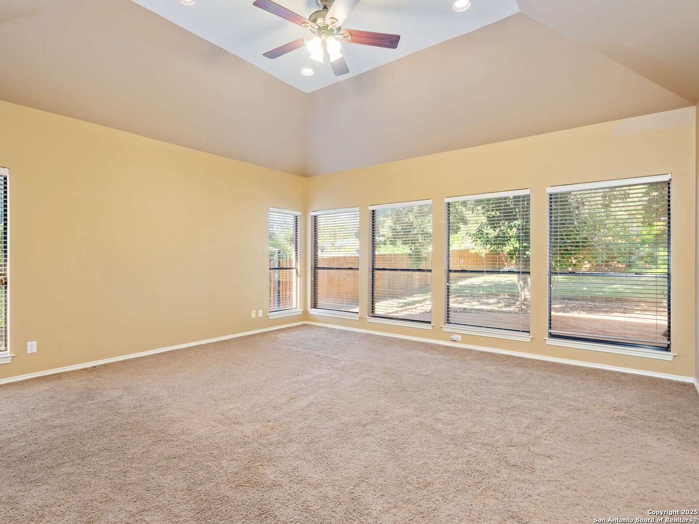 332 Towne Vue