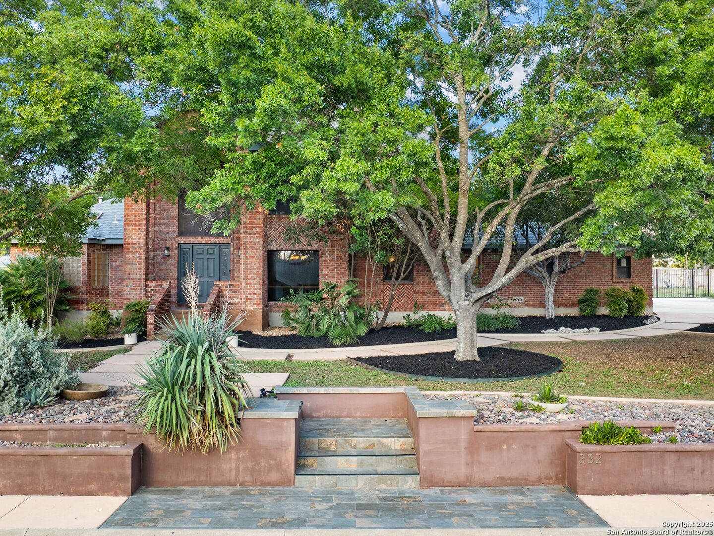 332 Towne Vue