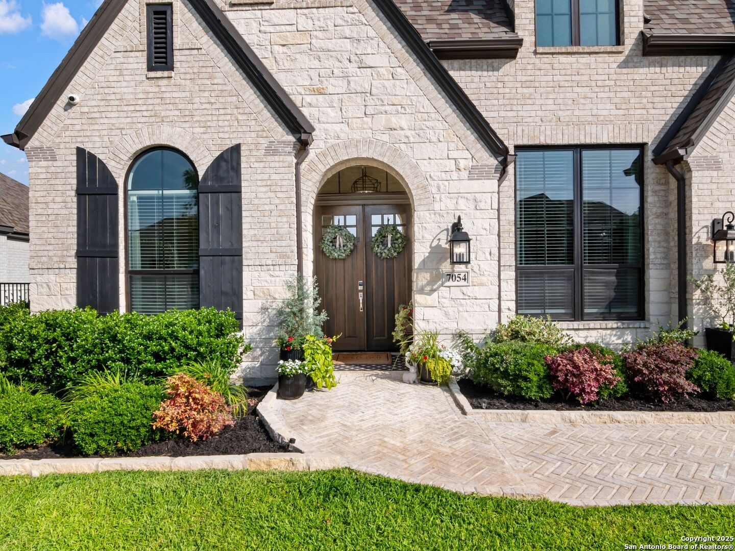 7054 Cantera Manor