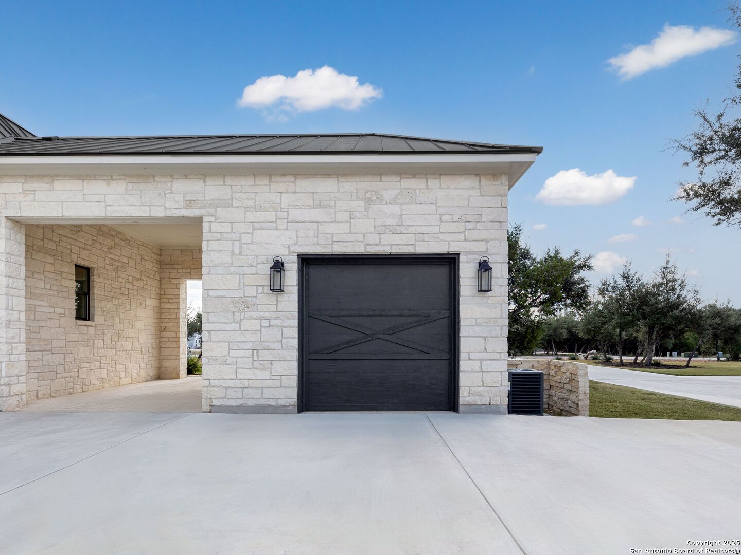 846 Maximino Ridge