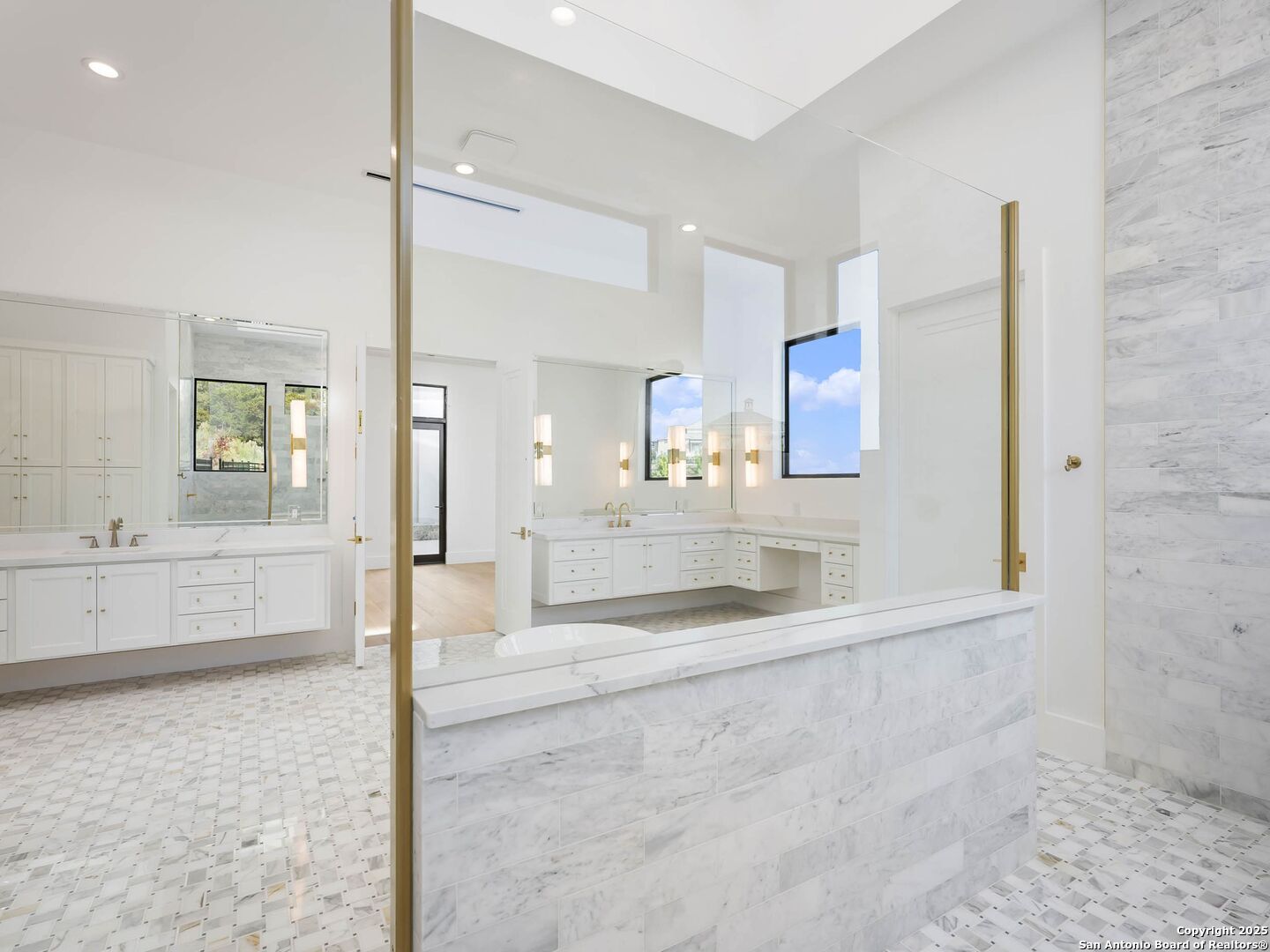 21511 Privada Avila