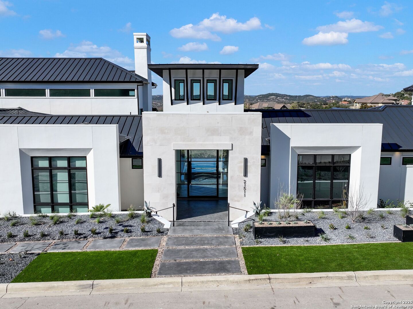 21511 Privada Avila