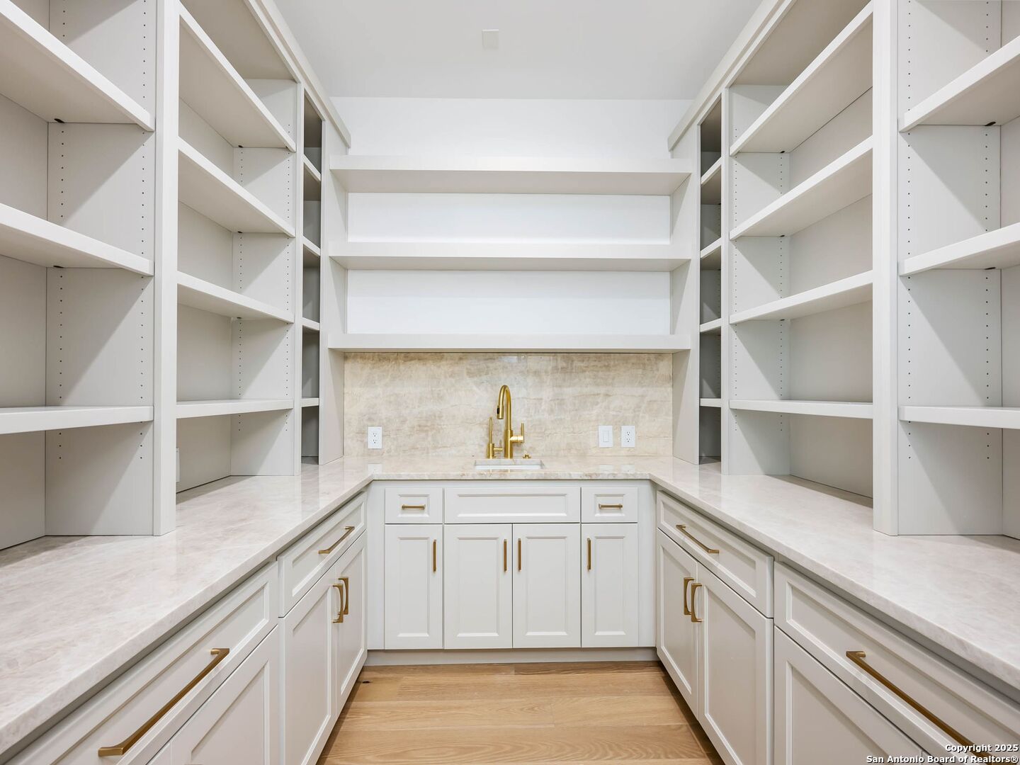 21511 Privada Avila