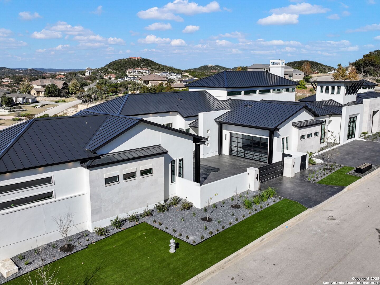 21511 Privada Avila