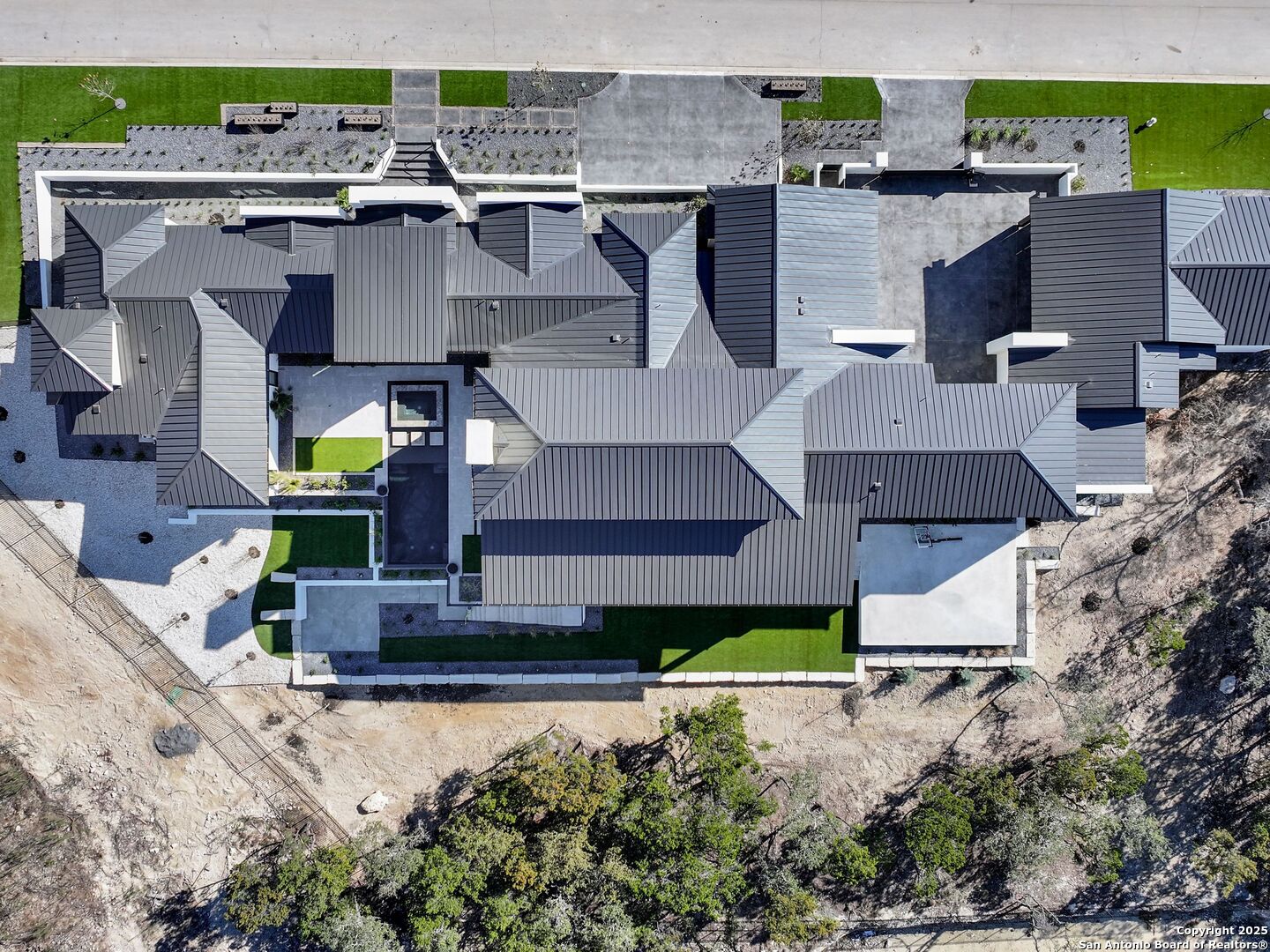 21511 Privada Avila
