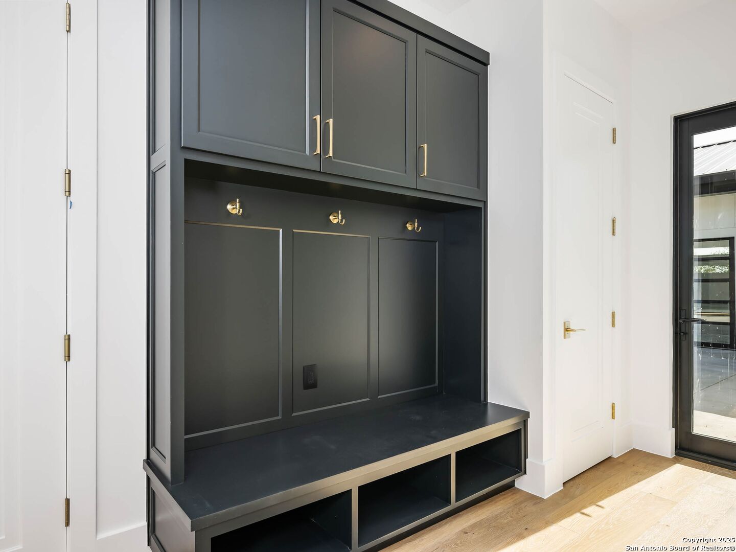 21511 Privada Avila