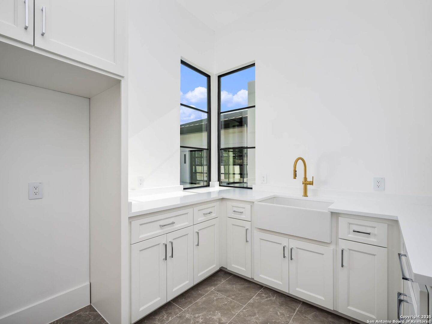 21511 Privada Avila