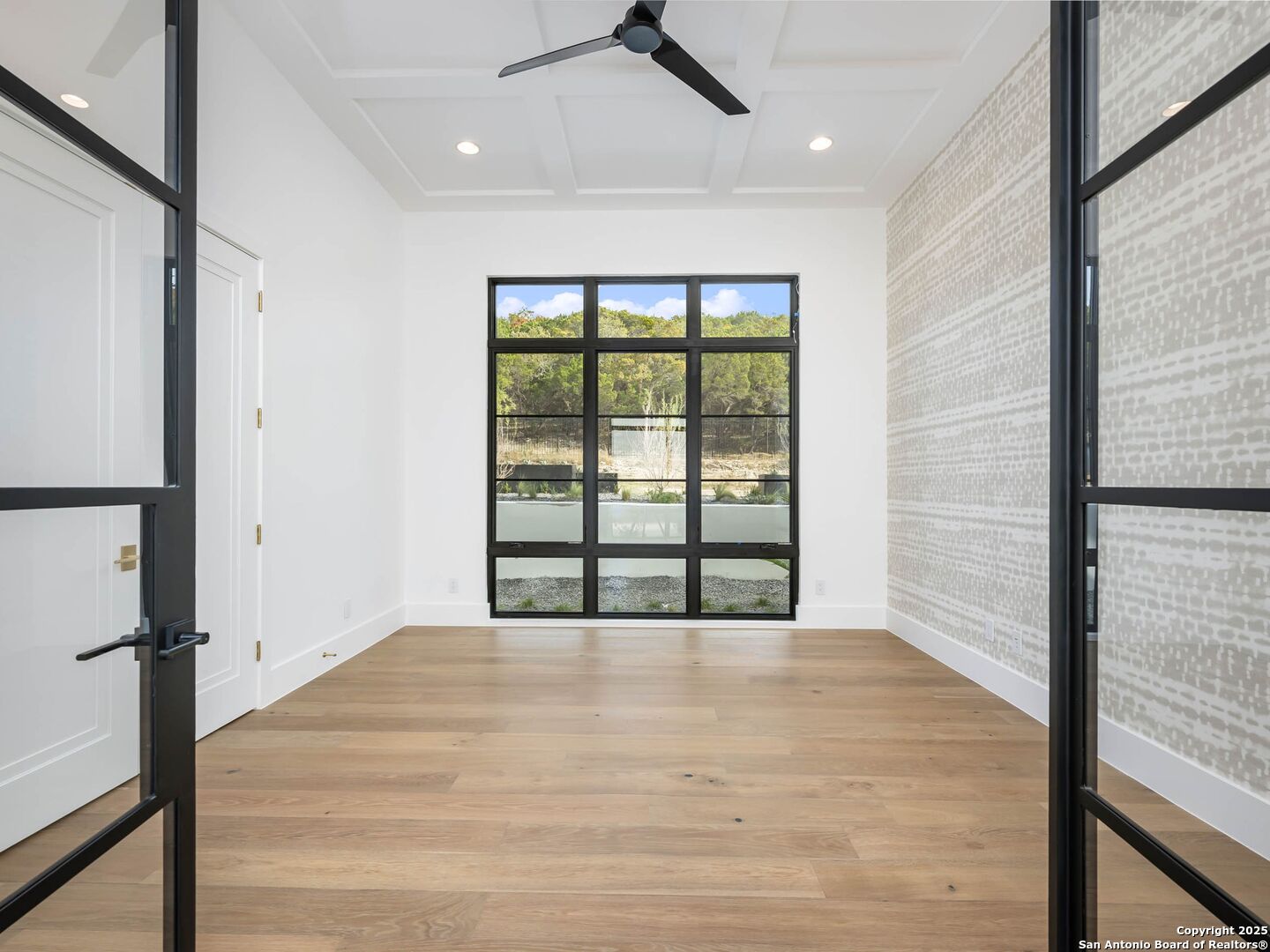 21511 Privada Avila