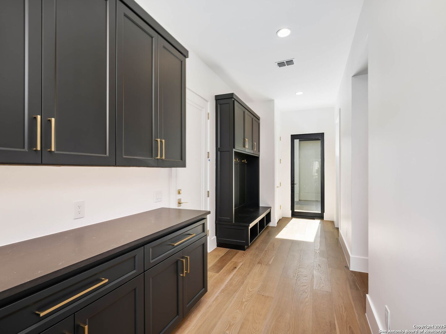 21511 Privada Avila