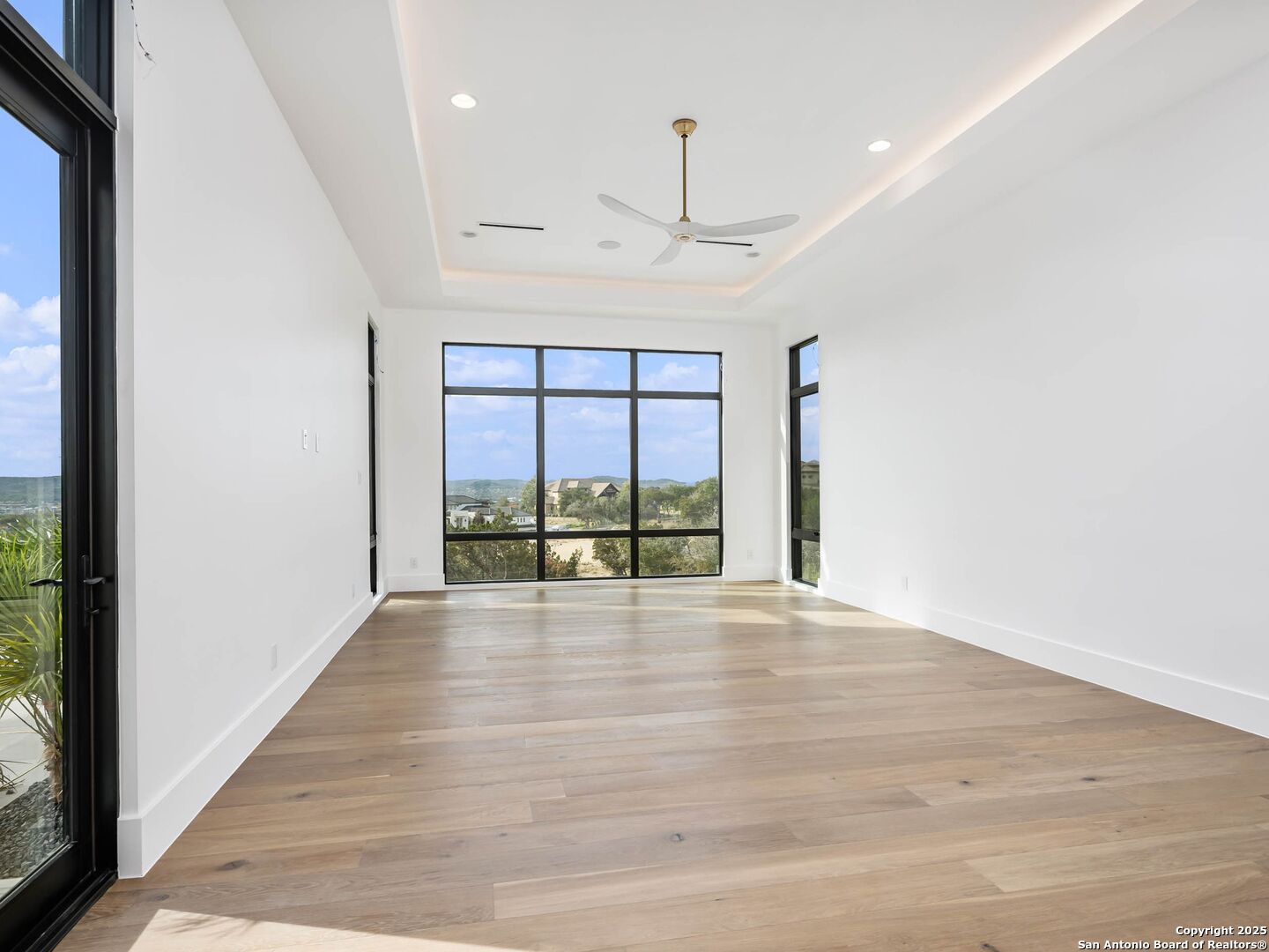 21511 Privada Avila