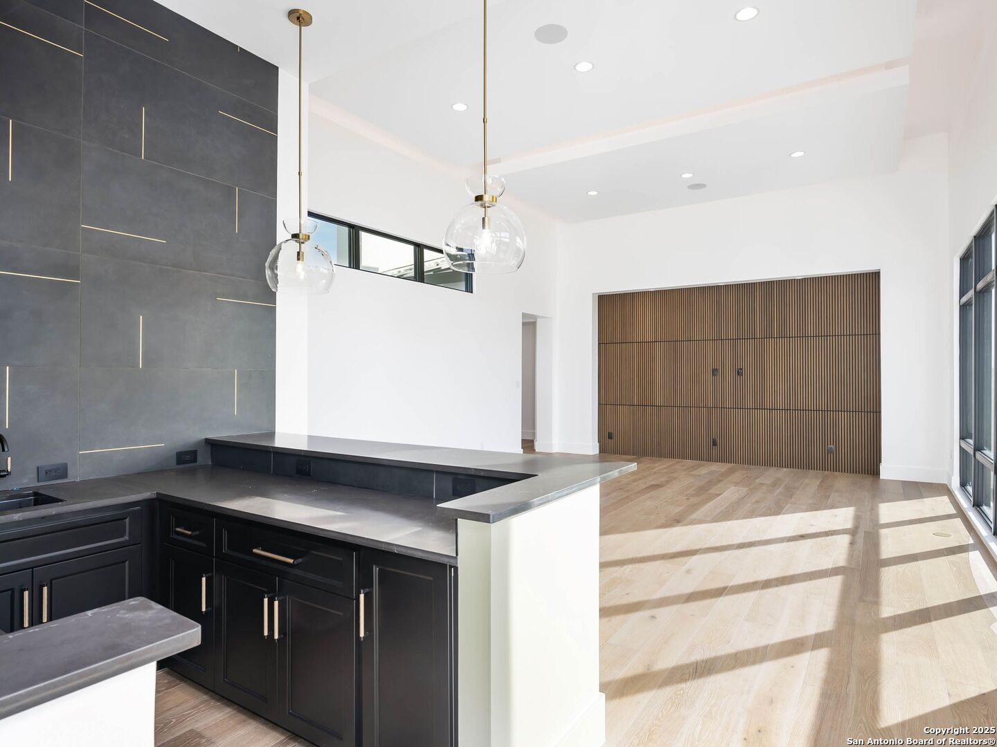 21511 Privada Avila