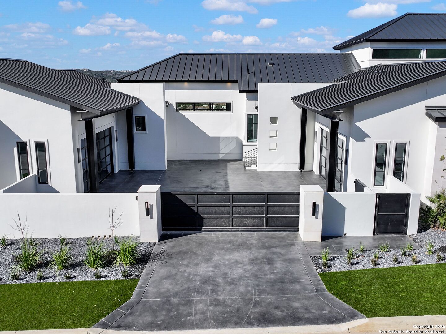 21511 Privada Avila