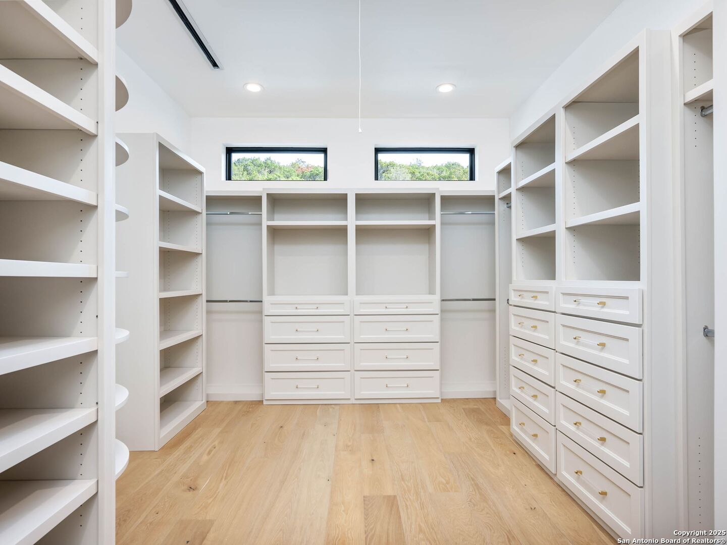21511 Privada Avila