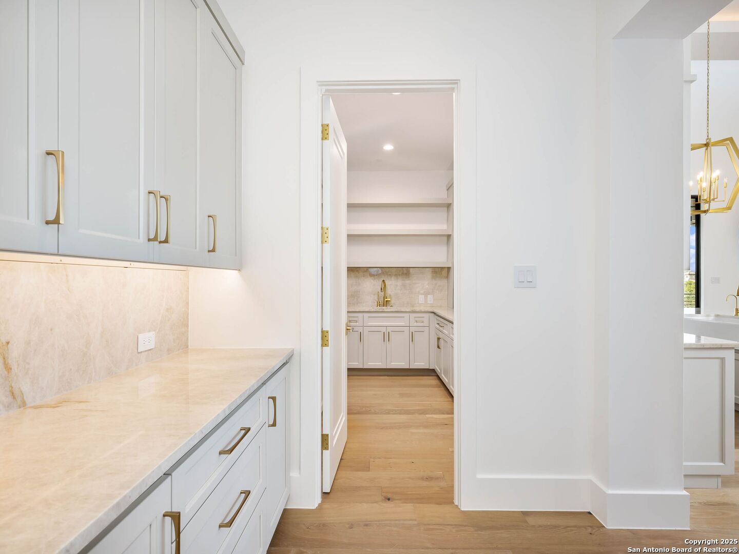 21511 Privada Avila