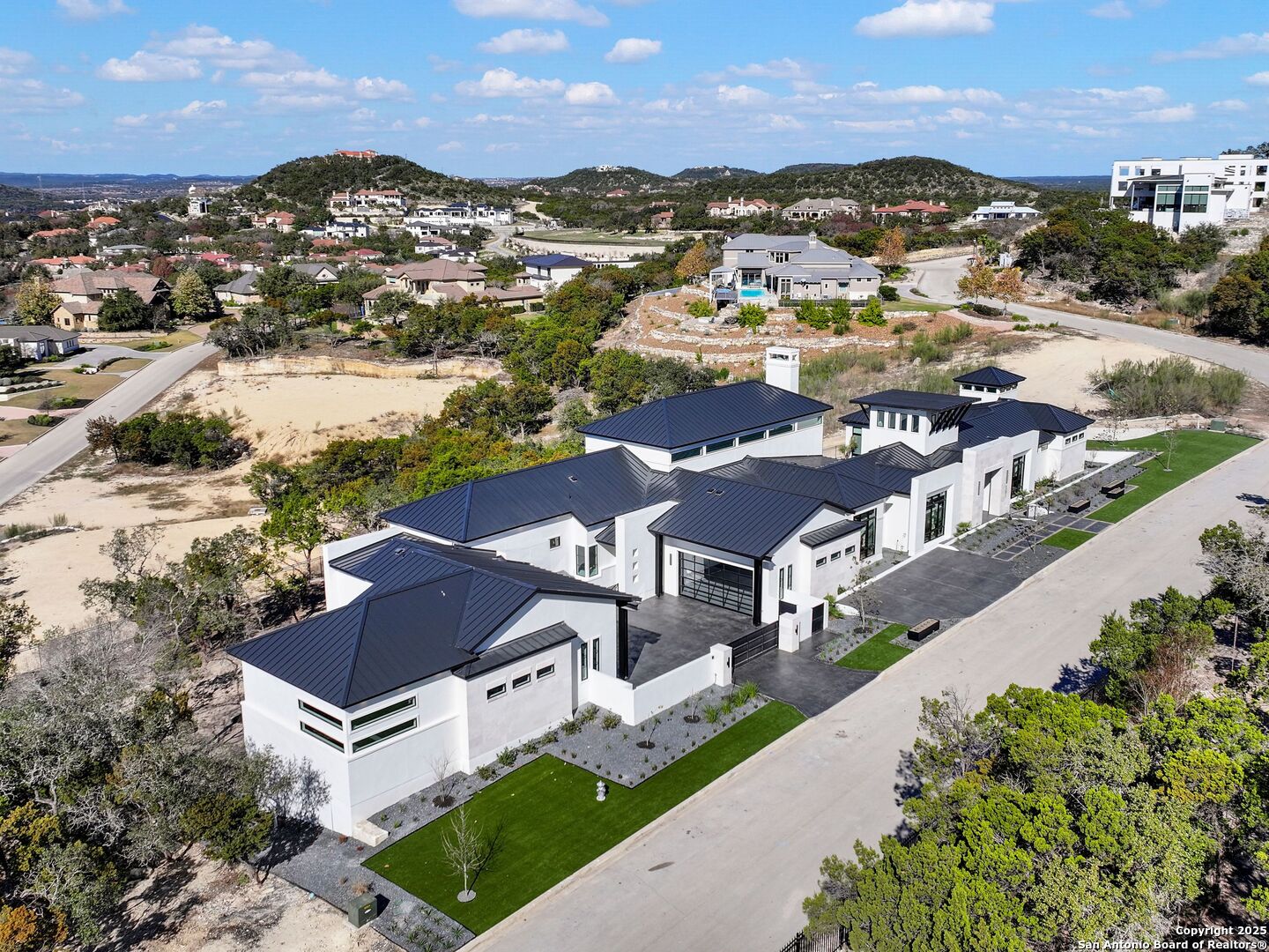 21511 Privada Avila