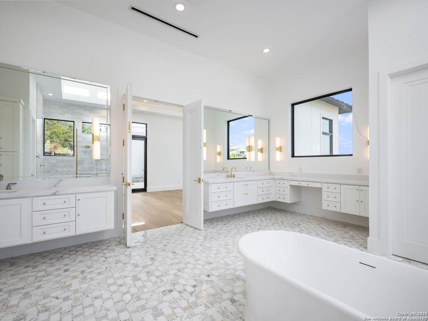 21511 Privada Avila
