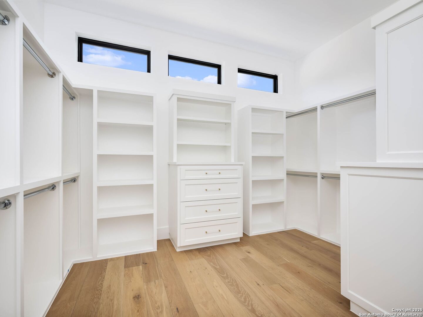 21511 Privada Avila