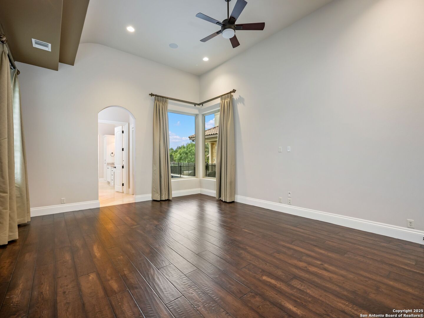 211 Wellesley Landing