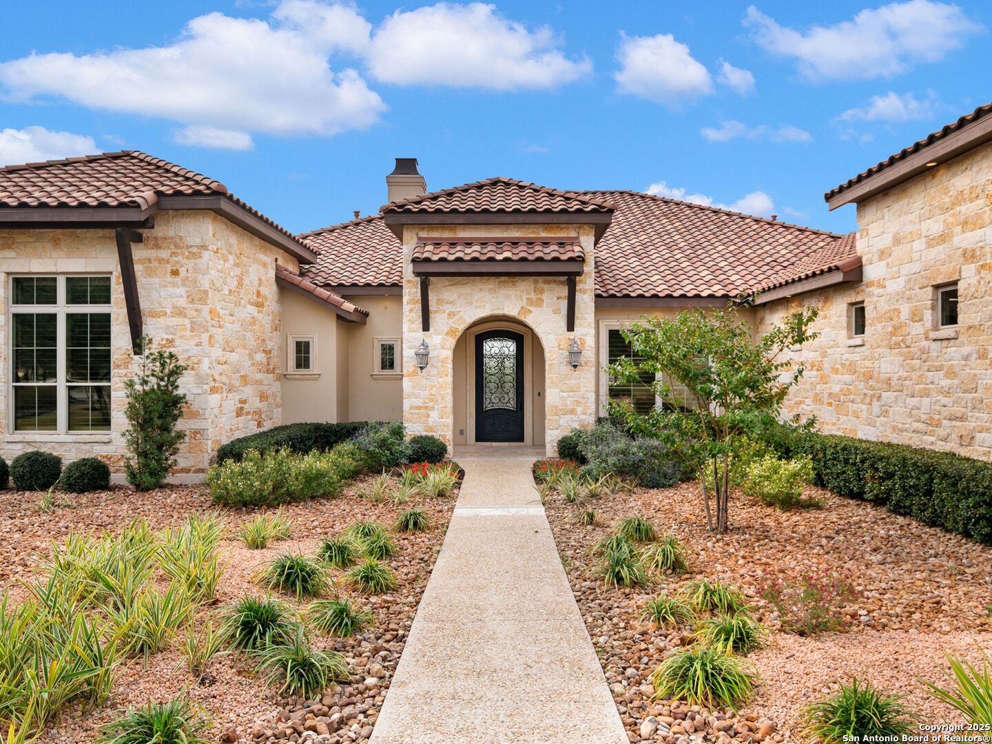 211 Wellesley Landing