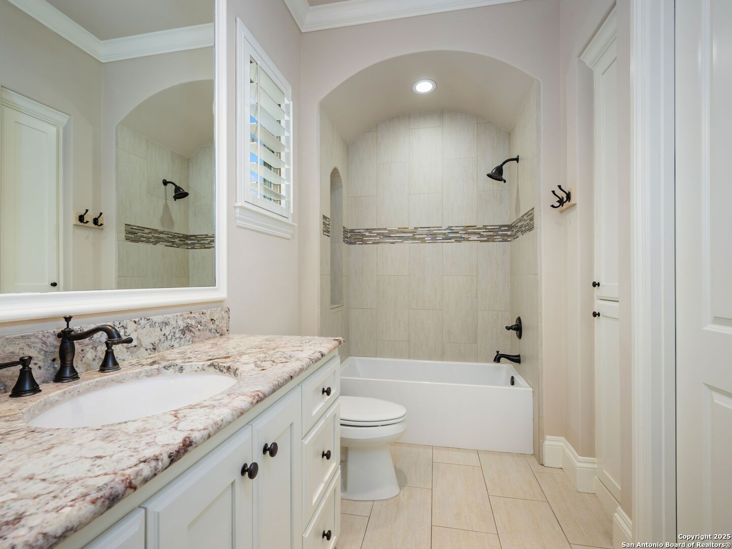 211 Wellesley Landing