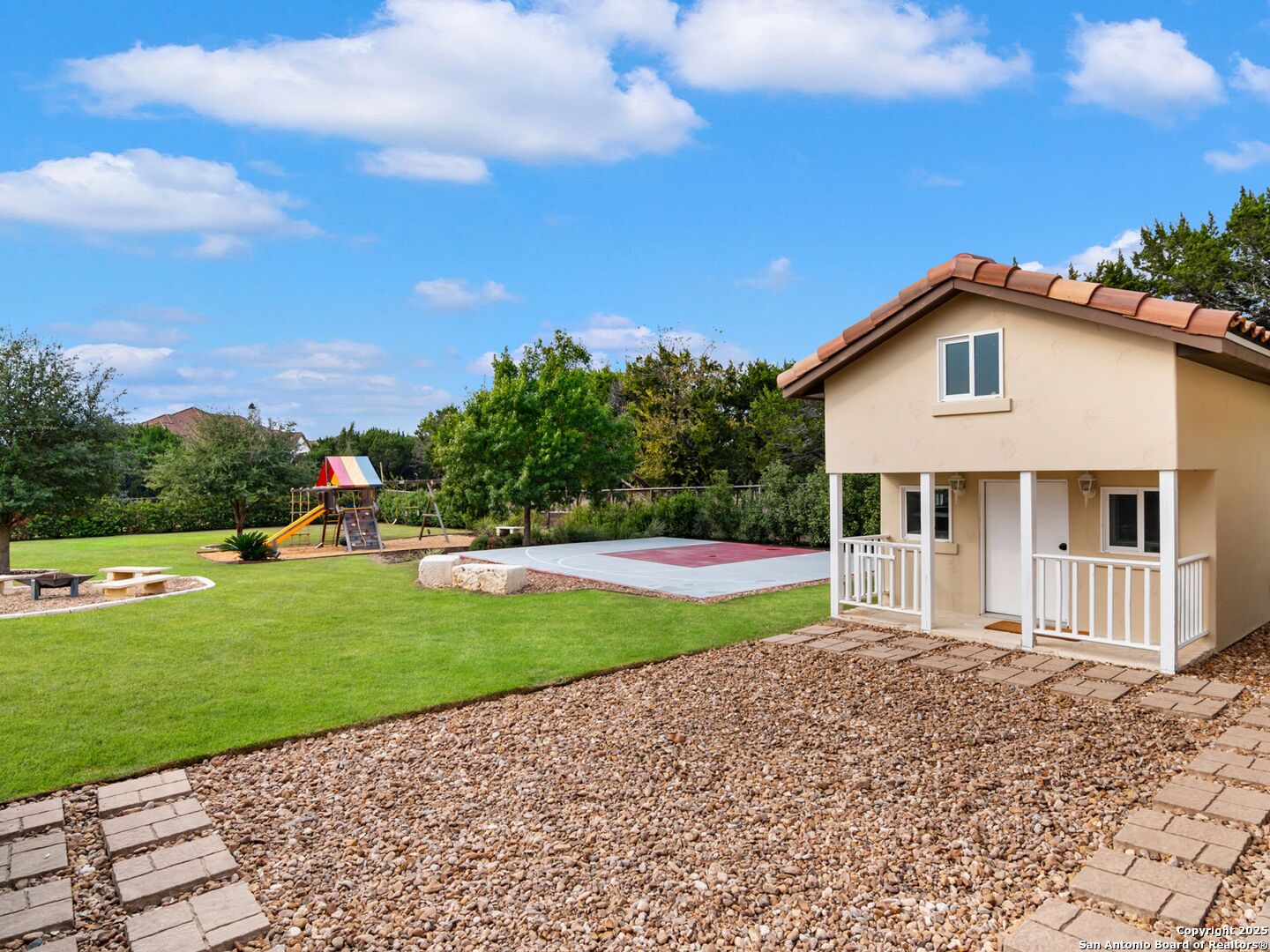 211 Wellesley Landing