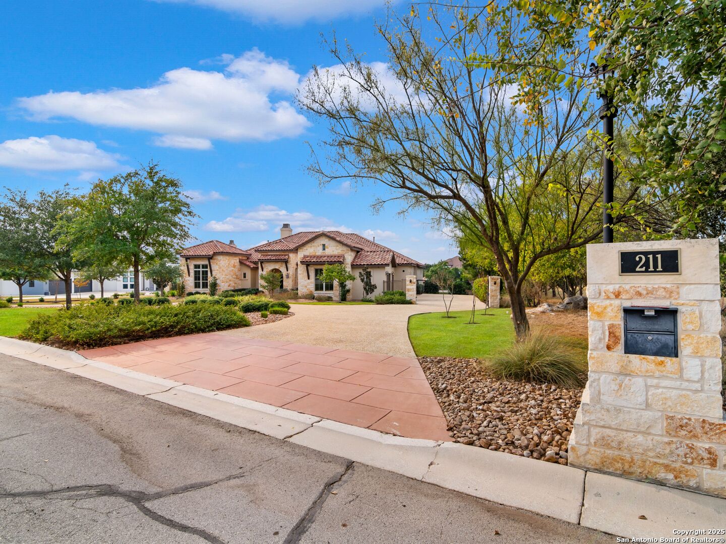 211 Wellesley Landing