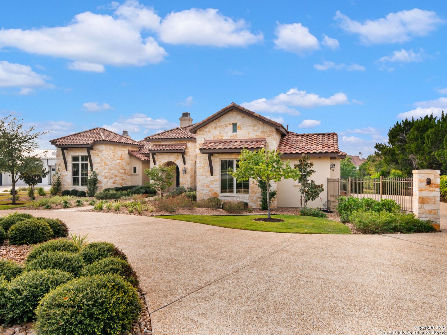 211 Wellesley Landing