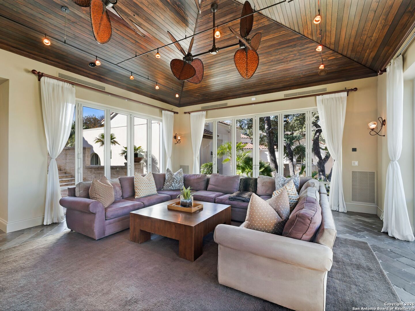 14 Duxbury Park
