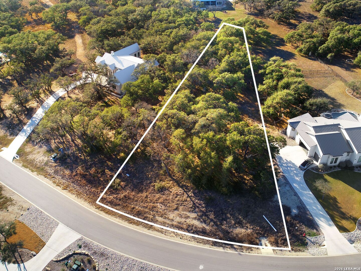 942 Maximino Ridge